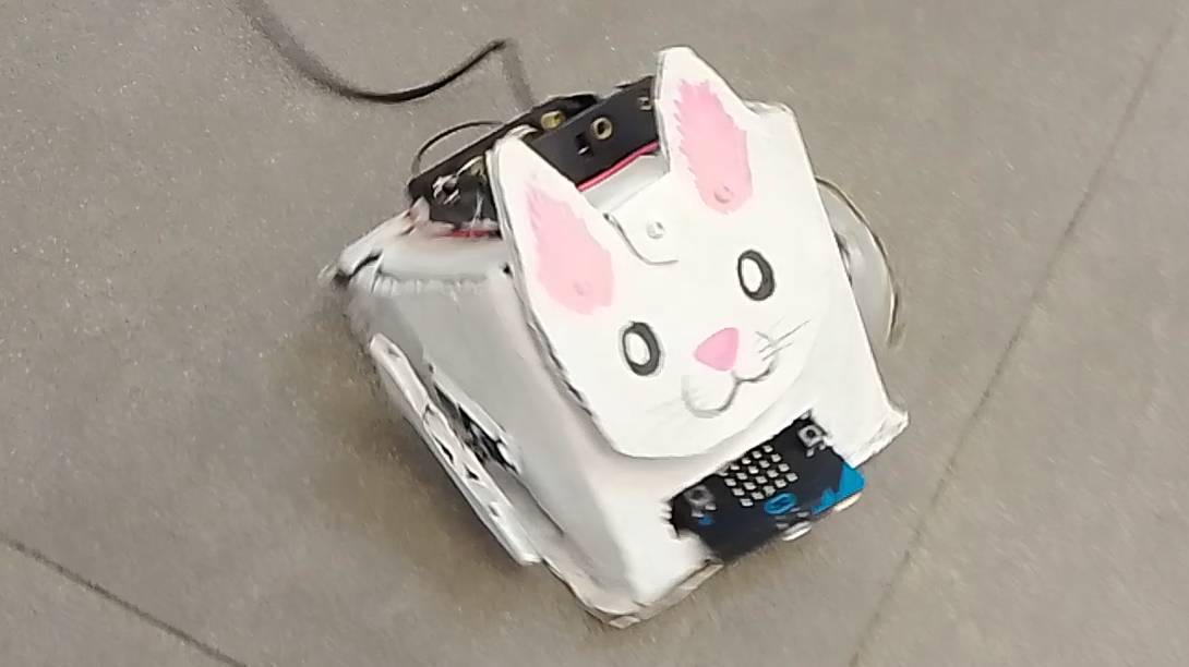 Conejito robot con servomotores